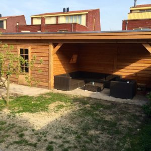 Overkapping met tuinhuis